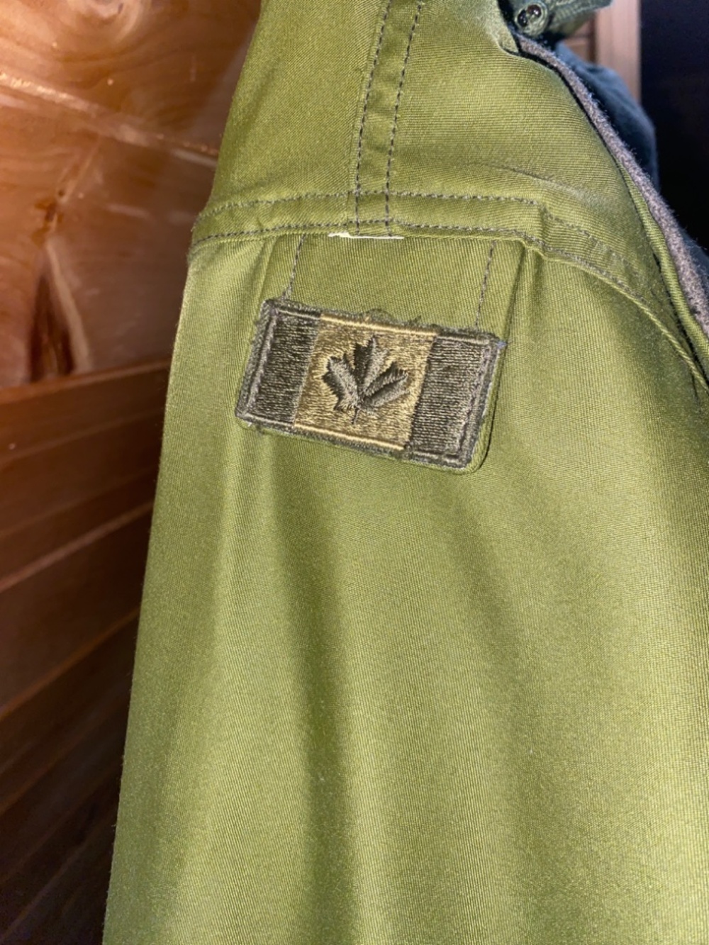 Canadian Forces Army Gore-Tex IECS Combat Parka 70/36 (Fits like a Large) - Picture 3 of 9